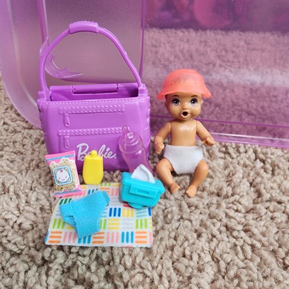 Barbie Skipper Babysitters Inc. Feeding and Changing Playset - Picture 2 of 6